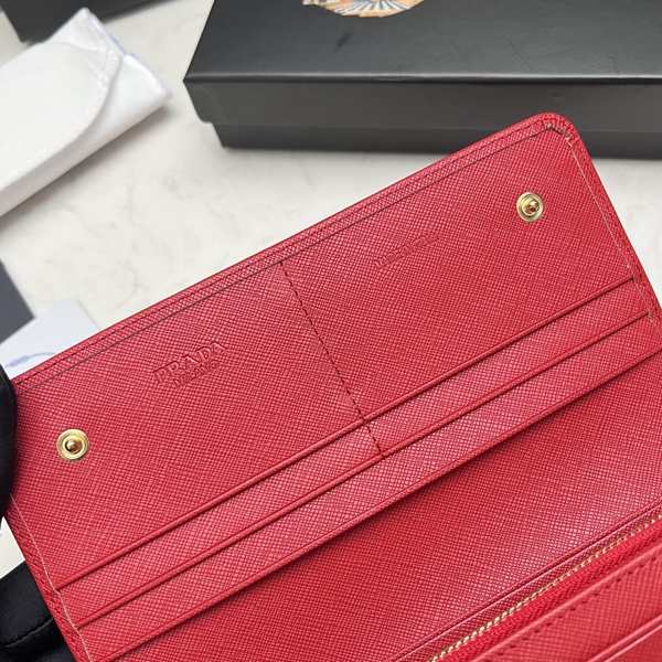 プラダ財布コピー角部分ディテール